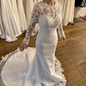✨ Elegant Lace Mermaid Wedding Gown – Long Sleeve Illusion Neckline, Size 12